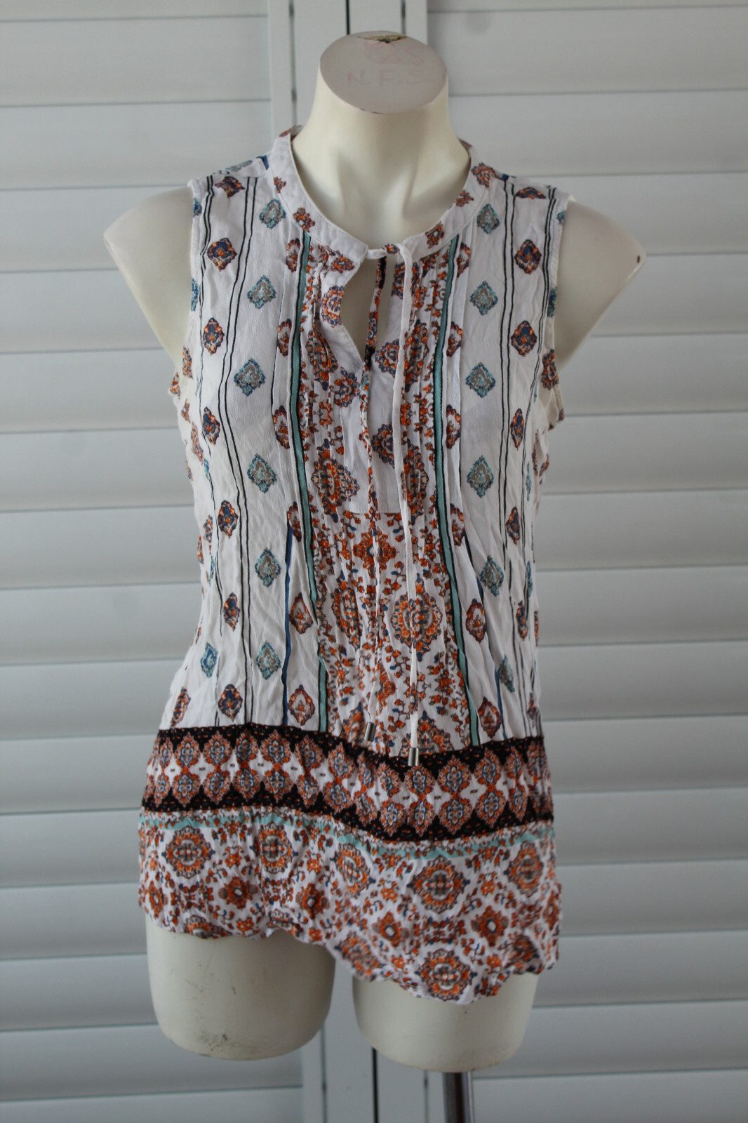 🇳🇴 SIZE 12 KATIES WHITE FLORAL SLEEVELESS VISCOSE BLOUSE TANK LADIES CLOTHING 🇳🇴 SIZE 12 KATIES WHITE FLORAL SLEEVELESS VISCOSE BLOUSE TANK LADIES CLOTHING