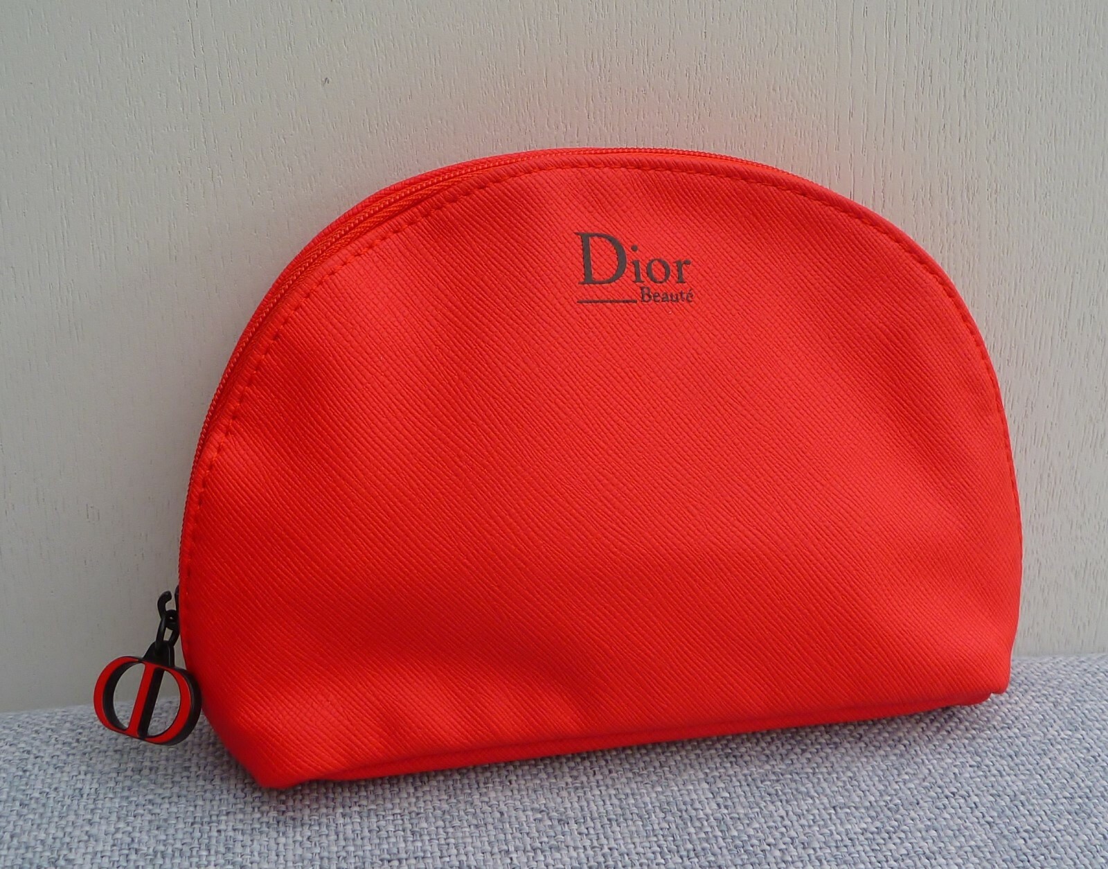 Napoleon Perdis Red Makeup Cosmetics Bag with Satin Bow Tie, Brand New! Napoleon Perdis Red Makeup Cosmetics Bag with Satin Bow Tie, Brand New!