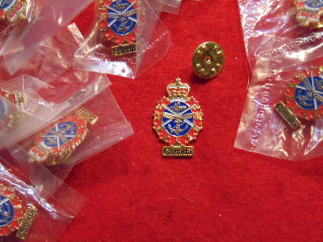 Original Canadian – CF Tri-Service CANADA Pin/Badge Original Canadian – CF Tri-Service CANADA Pin/Badge