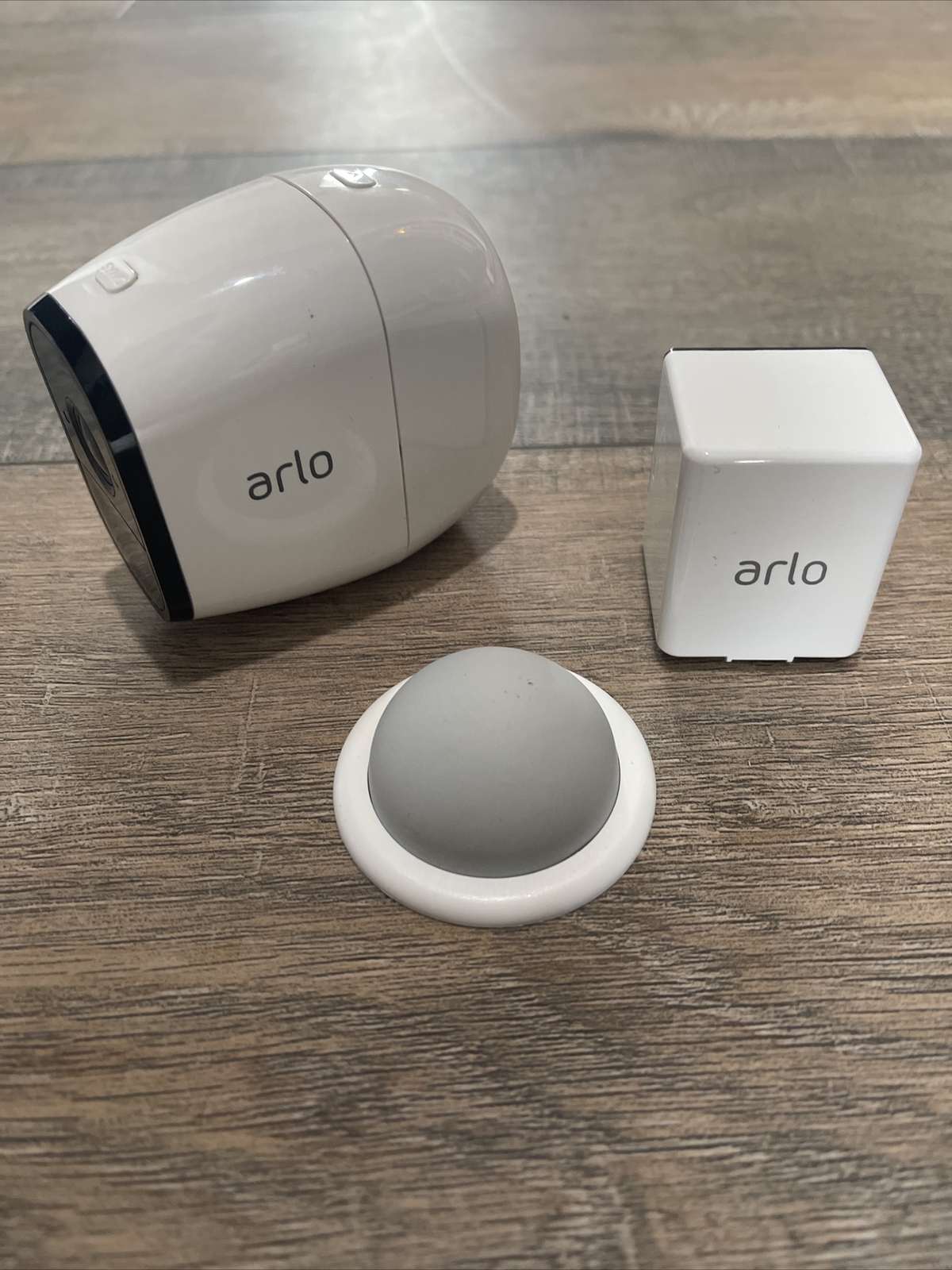Netgear Arlo Pro VMC4030 Camera w Battry & Base #4 Netgear Arlo Pro VMC4030 Camera w Battry & Base #4