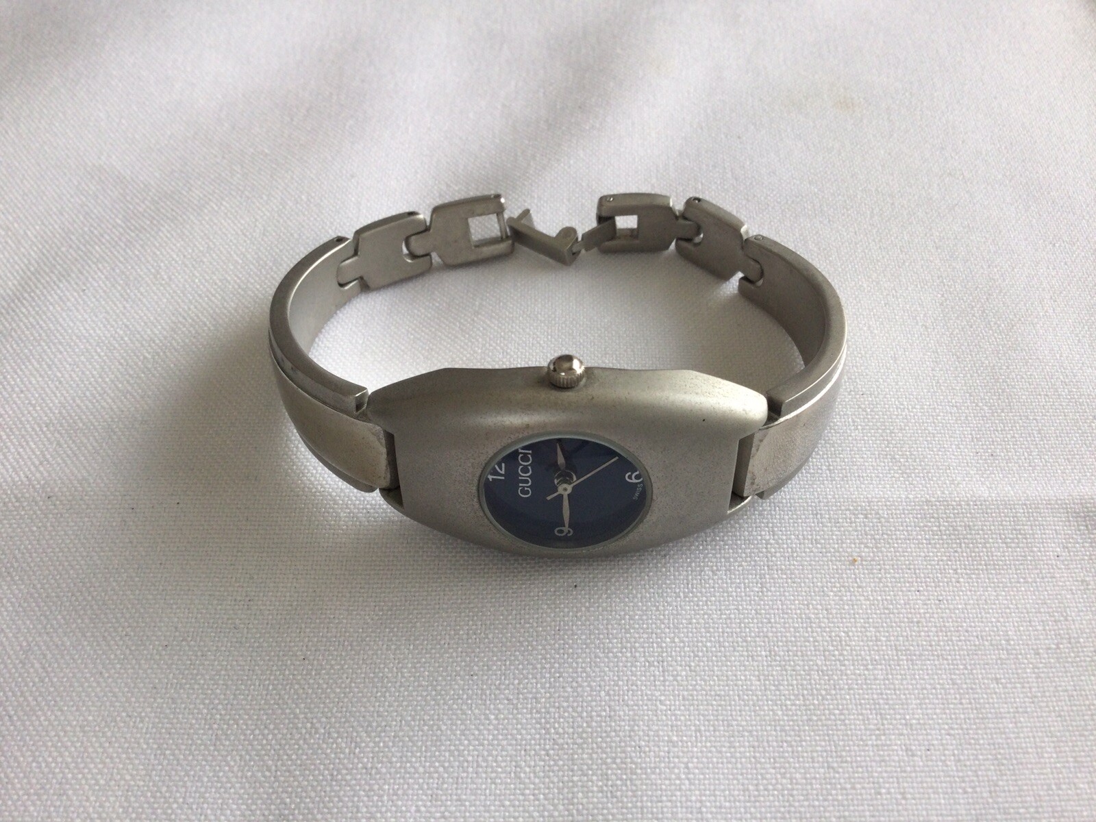 VINTAGE LADIES GUCCI WATCH – KEEPS PERFECT TIME VINTAGE LADIES GUCCI WATCH – KEEPS PERFECT TIME
