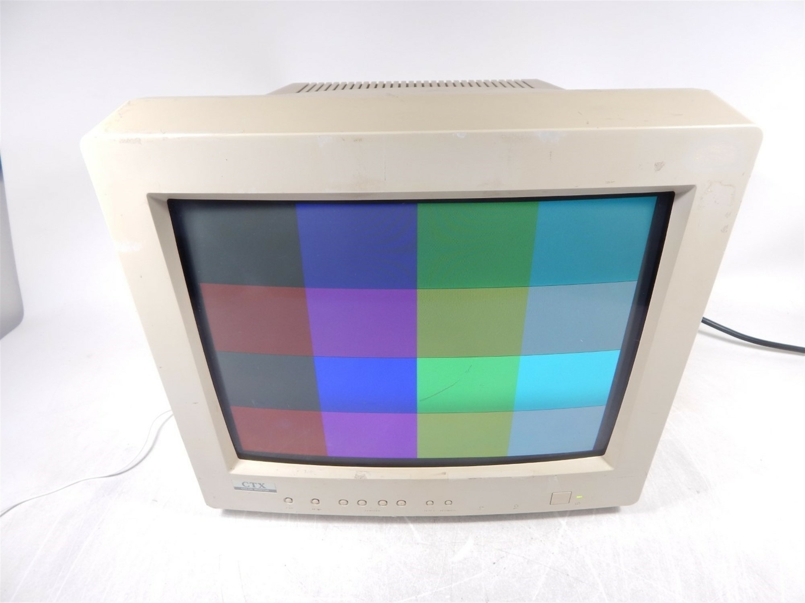 Generic White 17″ Class Retro Gaming Color CRT VGA Monitor Scratched No Stand