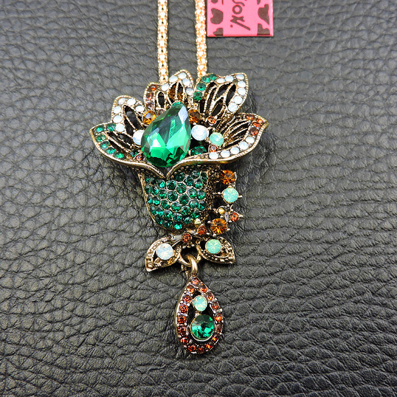 New Betsey Johnson Green Flower Crystal Pendant Women Necklace New Betsey Johnson Green Flower Crystal Pendant Women Necklace