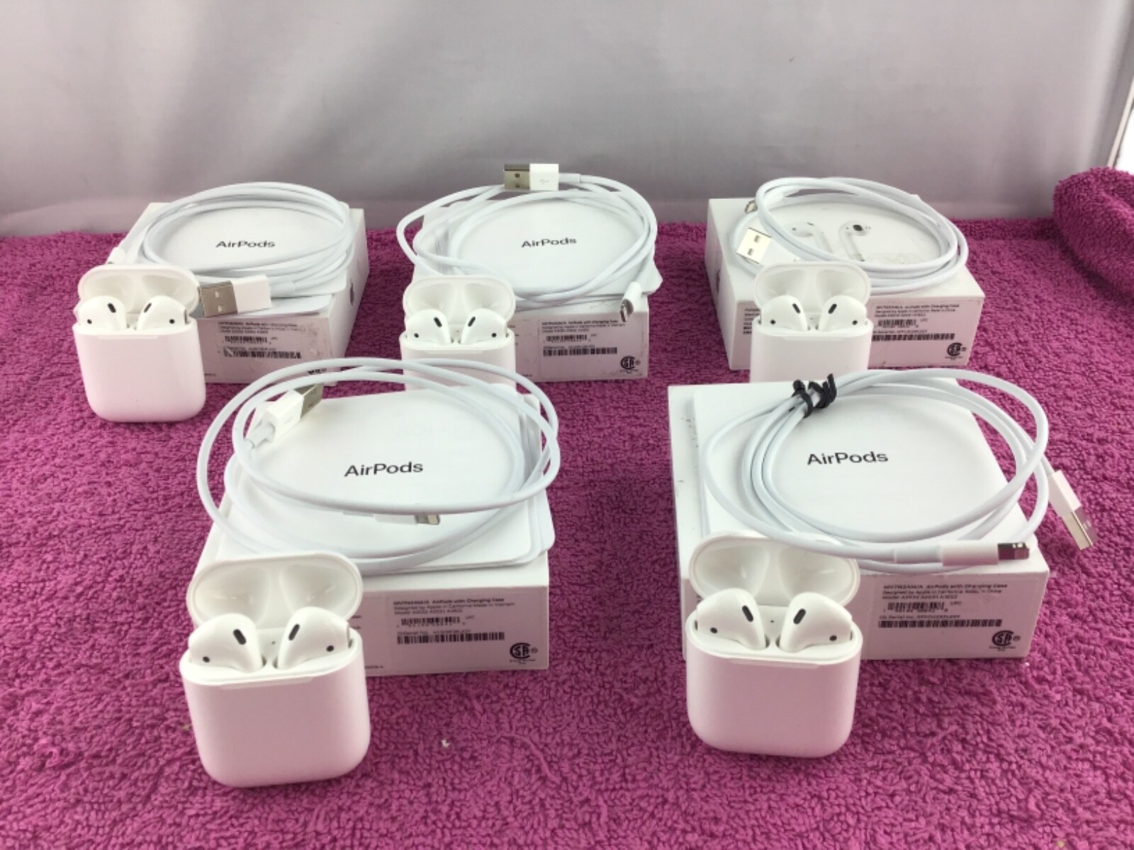 UNTESTED (Lot of 5) Apple AirPods w/ Charging Case (1st Generation): White UNTESTED (Lot of 5) Apple AirPods w/ Charging Case (1st Generation): White