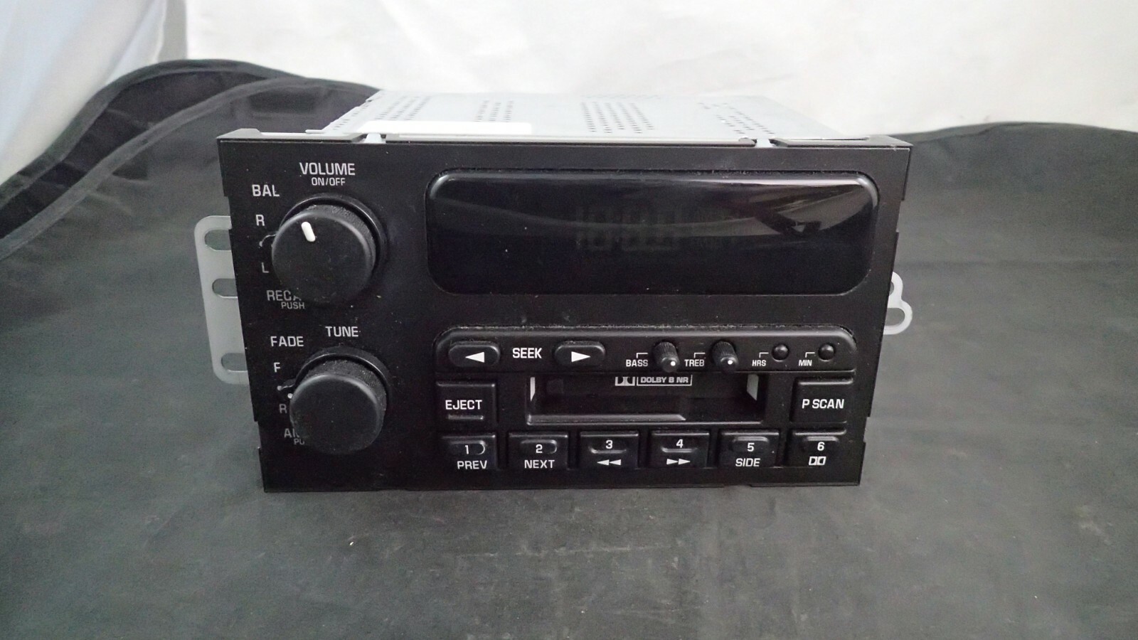 DELCO ELECTRONICS PART # 09356994 IN-DASH AM/FM RADIO CASSETTE PLAYER GM STEREO