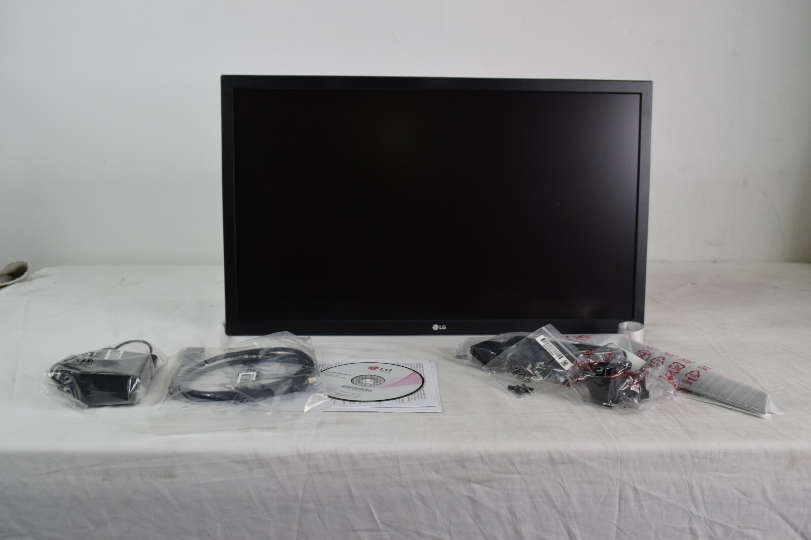 LG UltraGear 24GN50W-B 24″ TN LCD Gaming Monitor LG UltraGear 24GN50W-B 24″ TN LCD Gaming Monitor