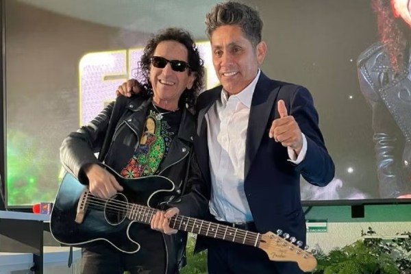 Jorge Campos se avienta palomazo de ‘ADO’ con Álex Lora en el Viernes Botanero Jorge Campos se avienta palomazo de ‘ADO’ con Álex Lora en el Viernes Botanero