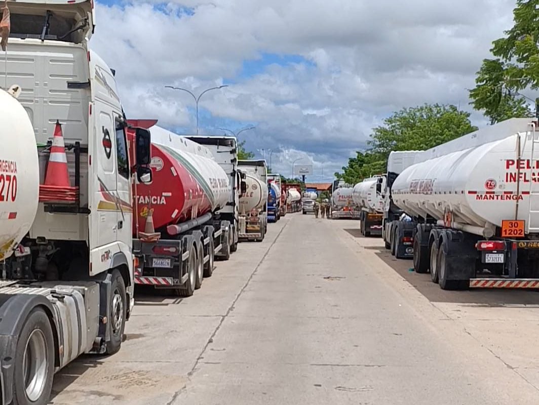 Transportistas acusan al Gobierno de ‘gastarse toda la plata’ para combustibles Transportistas acusan al Gobierno de ‘gastarse toda la plata’ para combustibles