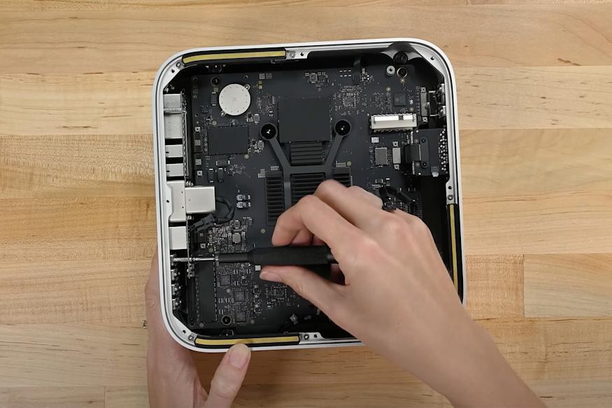 iFixitのMac Studio分解でストレージの謎が解明される iFixitのMac Studio分解でストレージの謎が解明される