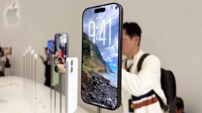 Apple iPhone 17 hands-on: No Plus, no problem Apple iPhone 17 hands-on: No Plus, no problem