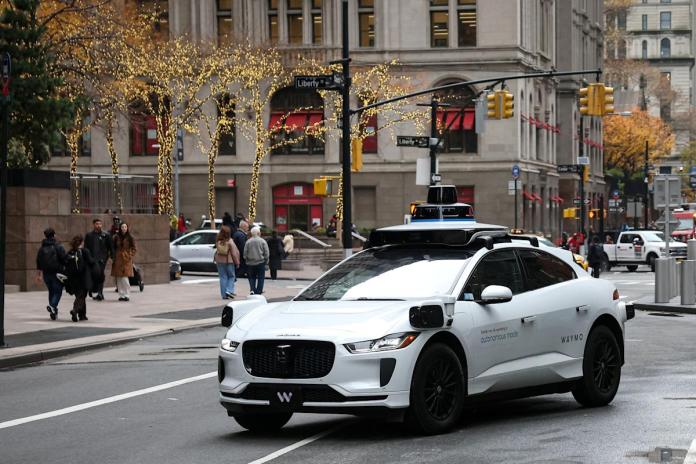 A San Francisco power outage left Waymo’s self-driving cars stranded at intersections A San Francisco power outage left Waymo’s self-driving cars stranded at intersections