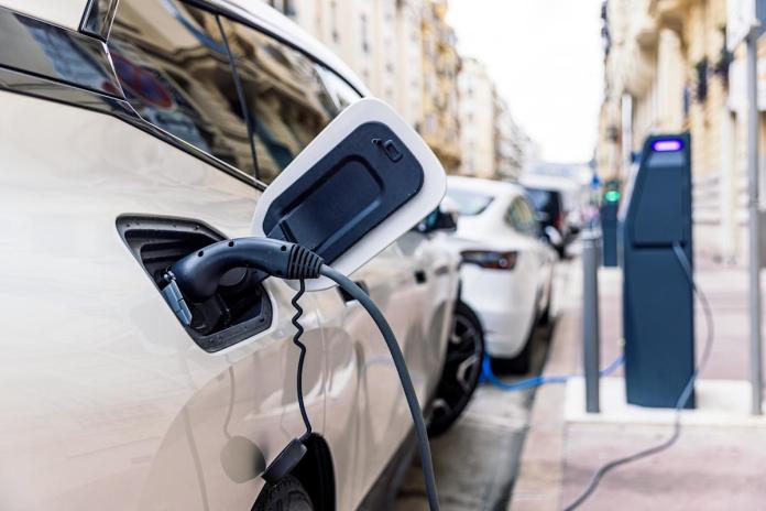 Uber will pay drivers ,000 to switch to an EV Uber will pay drivers ,000 to switch to an EV