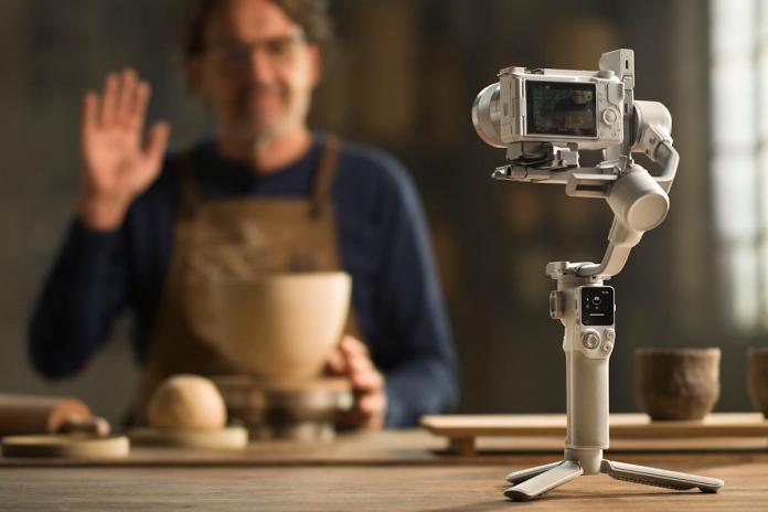 DJI’s RS4 Mini stabilizer can now track subjects automatically DJI’s RS4 Mini stabilizer can now track subjects automatically