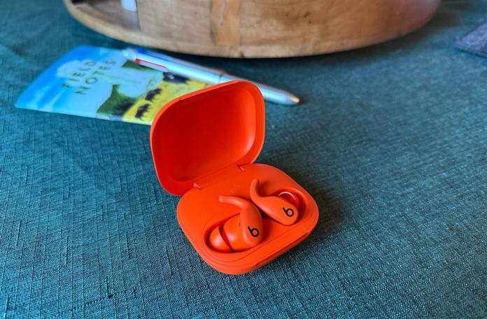 Beats Powerbeats Fit review: Déjà vu, in a good way Beats Powerbeats Fit review: Déjà vu, in a good way