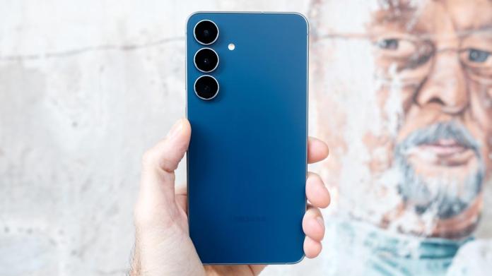 Samsung Galaxy S25 FE review: Iterative to a fault Samsung Galaxy S25 FE review: Iterative to a fault