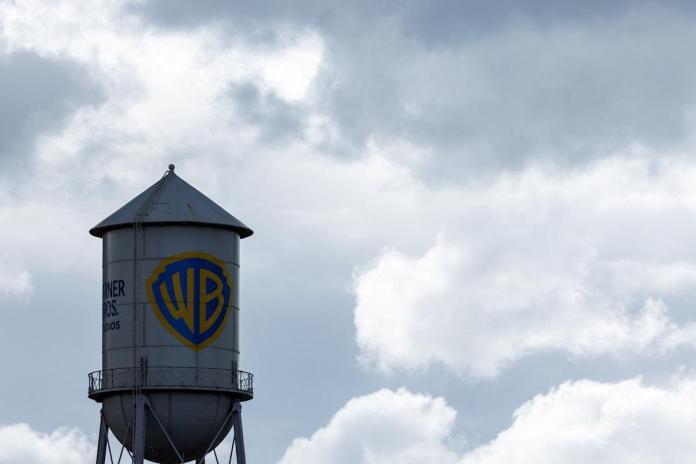 Paramount makes a 8 billion hostile takeover bid for Warner Bros. Discovery Paramount makes a 8 billion hostile takeover bid for Warner Bros. Discovery