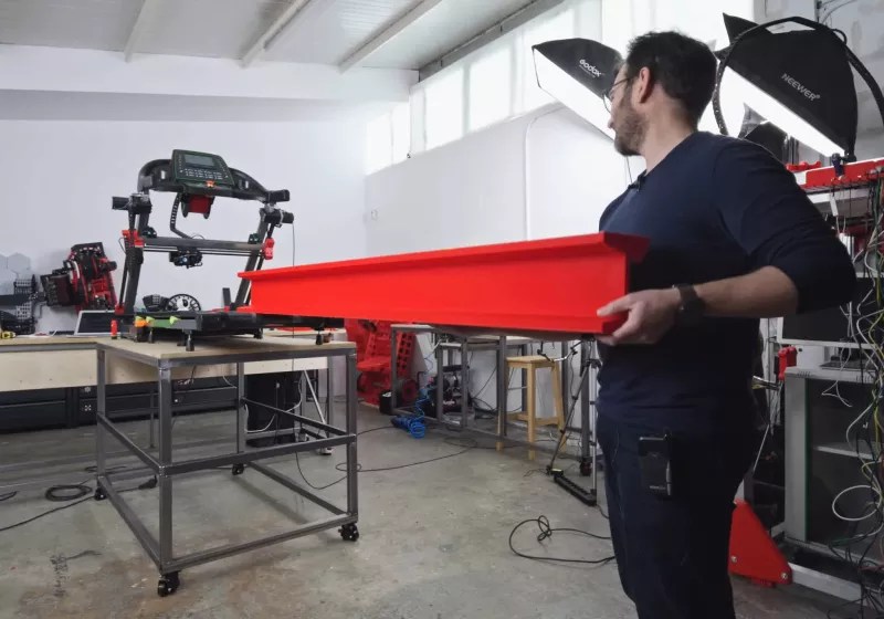 DIY duo turns treadmill into belt-driven limitless 3D printer DIY duo turns treadmill into belt-driven limitless 3D printer