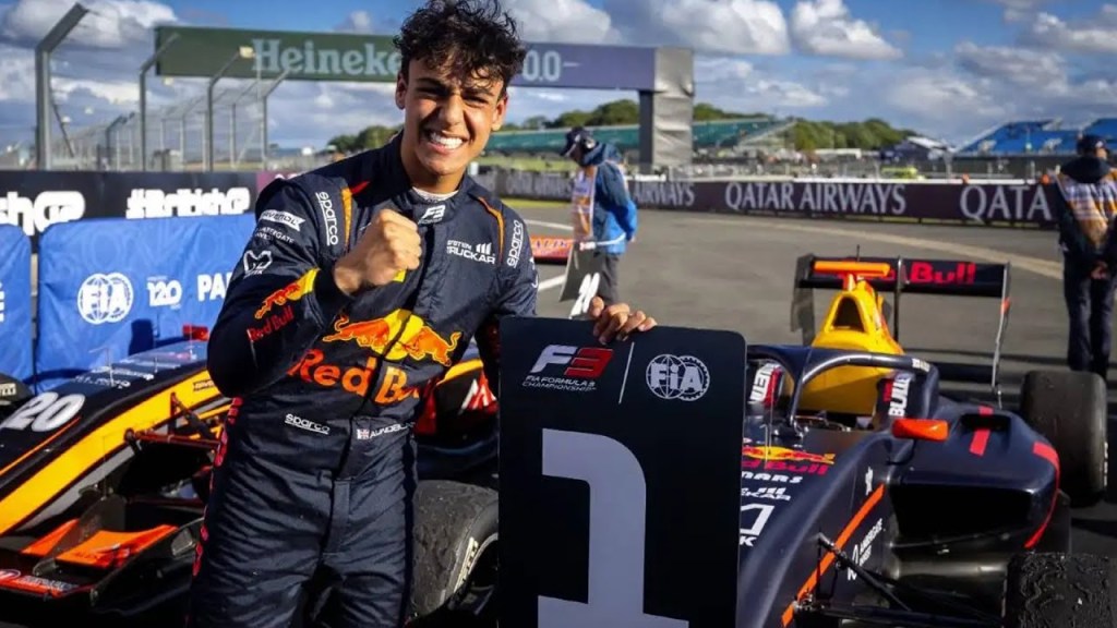 Red Bull Leading Light Menutup pada Kelayakan F1 sebagai Beckons Lisensi Super Red Bull Leading Light Menutup pada Kelayakan F1 sebagai Beckons Lisensi Super