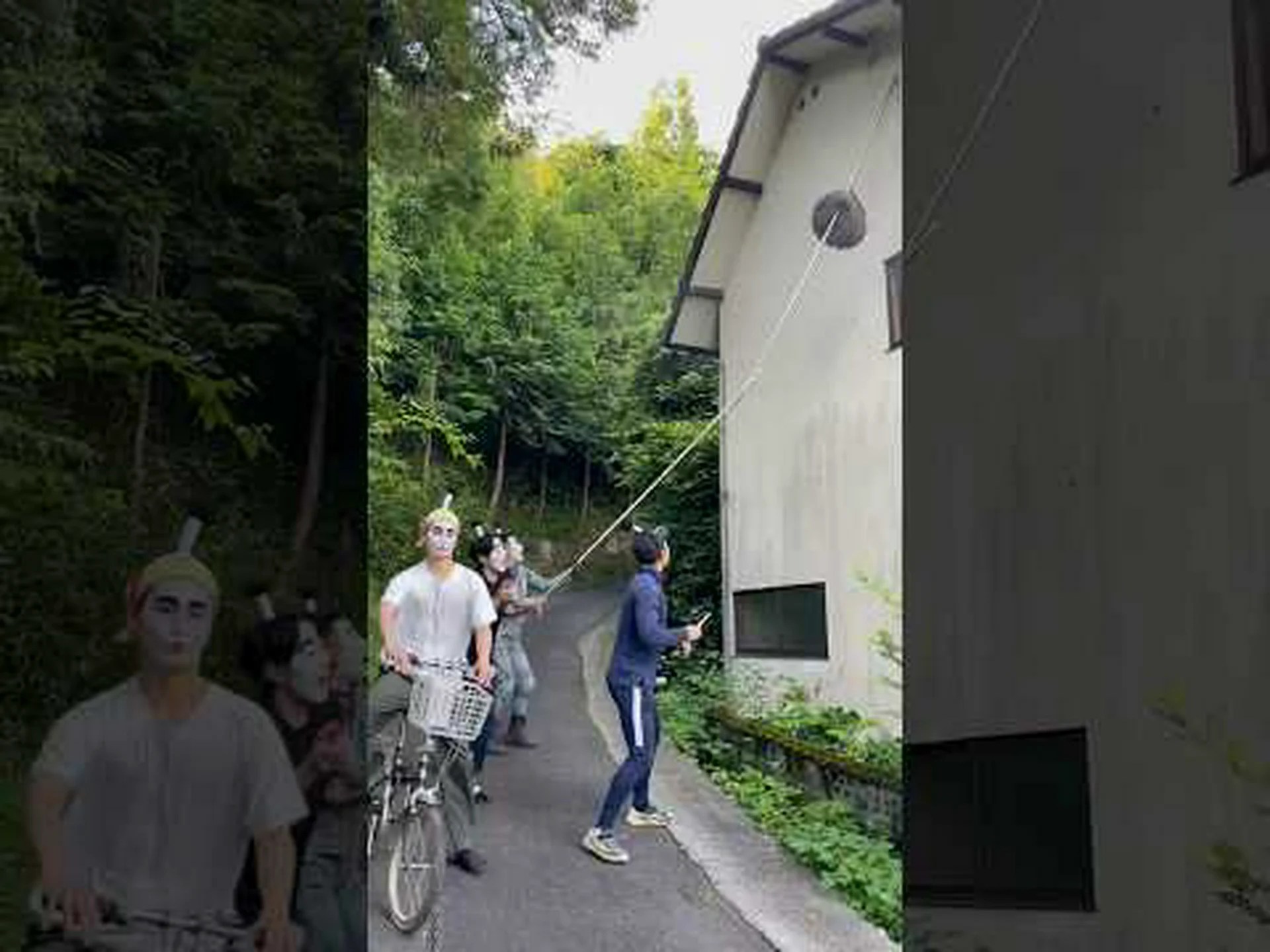 彼の庭にある蜂の巣 彼の庭にある蜂の巣