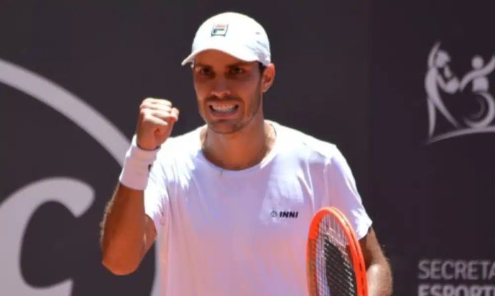 Eduardo Ribeiro estreia com vitória e lidera campanha brasileira no Challenger de Bogotá Eduardo Ribeiro estreia com vitória e lidera campanha brasileira no Challenger de Bogotá