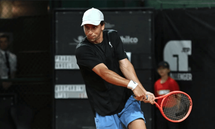 Pedro Boscardin luta por 3h30, mas cai para favorito na estreia em Savannah Pedro Boscardin luta por 3h30, mas cai para favorito na estreia em Savannah