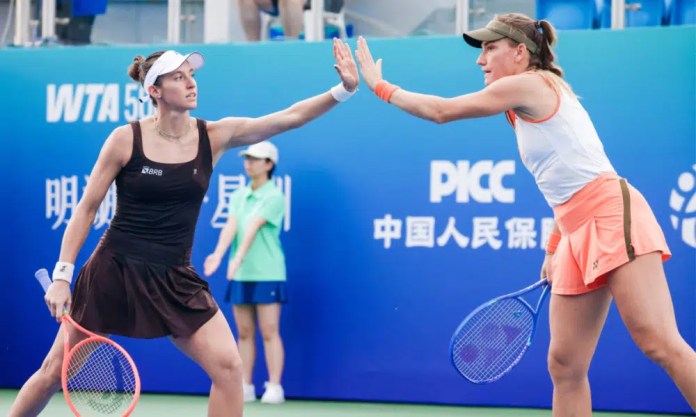 Luisa Stefani e Timea Babos vão à final na China e se garantem WTA Finals Luisa Stefani e Timea Babos vão à final na China e se garantem WTA Finals