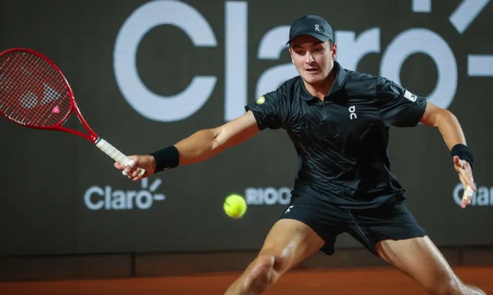 João Fonseca leva virada de Ignacio Buse e cai nas oitavas do Rio Open João Fonseca leva virada de Ignacio Buse e cai nas oitavas do Rio Open