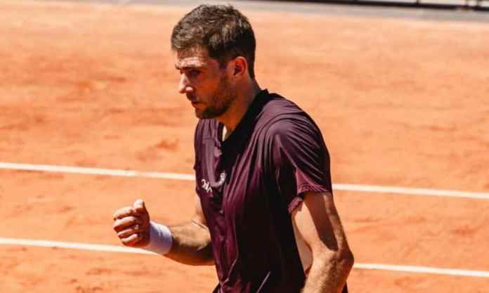 Demoliner supera Wawrinka em casa e segue firme no ATP 250 de Gstaad Demoliner supera Wawrinka em casa e segue firme no ATP 250 de Gstaad