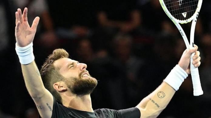 Moutet derrota a Medvedev y ya está en cuartos de final de Viena Moutet derrota a Medvedev y ya está en cuartos de final de Viena