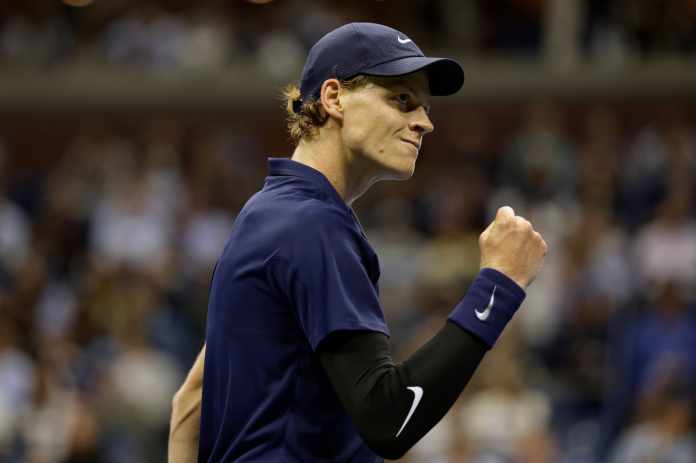 Jannik Sinner arrasa em duelo de compatriotas e repete meias-finais no US Open Jannik Sinner arrasa em duelo de compatriotas e repete meias-finais no US Open