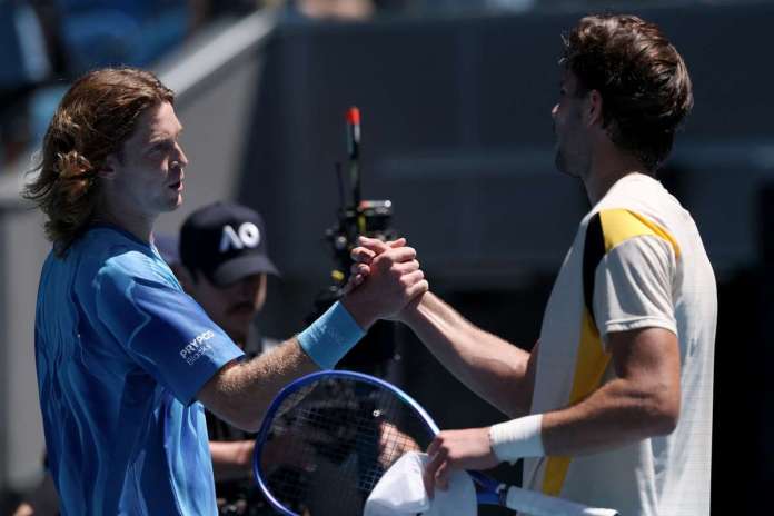 Rublev elogia Jaime Faria: “Como é que ele está a jogar o qualifying?” Rublev elogia Jaime Faria: “Como é que ele está a jogar o qualifying?”