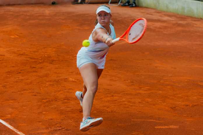 Angelina Voloshchuk travada no acesso ao quadro principal em Wiesbaden Angelina Voloshchuk travada no acesso ao quadro principal em Wiesbaden