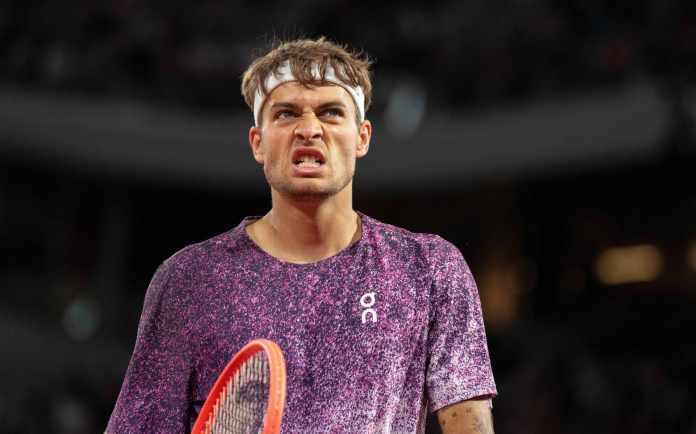 Roland-Garros 2026 é apenas o terceiro Grand Slam da Era Open a ter um walkover nas meias-finais masculinas Roland-Garros 2026 é apenas o terceiro Grand Slam da Era Open a ter um walkover nas meias-finais masculinas