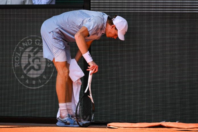 Plötzlich den Stecker gezogen: Entkräfteter Sinner verliert in Roland Garros Plötzlich den Stecker gezogen: Entkräfteter Sinner verliert in Roland Garros