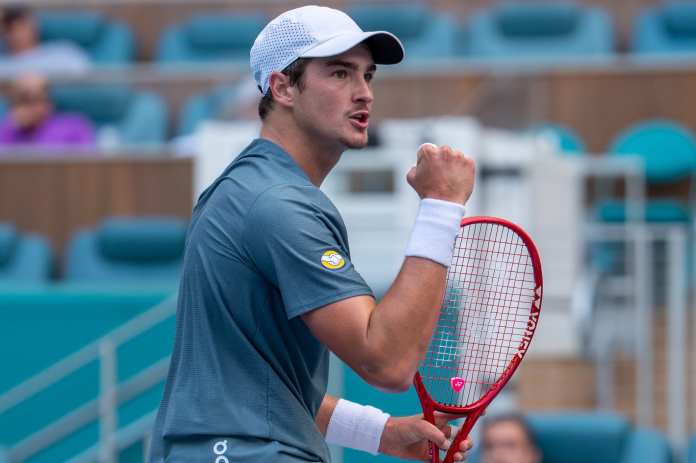 ATP Miami: Collignon supera Dimitrov e trova Cobolli, Fonseca si regala Alcaraz. Passa Tsitsipas ATP Miami: Collignon supera Dimitrov e trova Cobolli, Fonseca si regala Alcaraz. Passa Tsitsipas