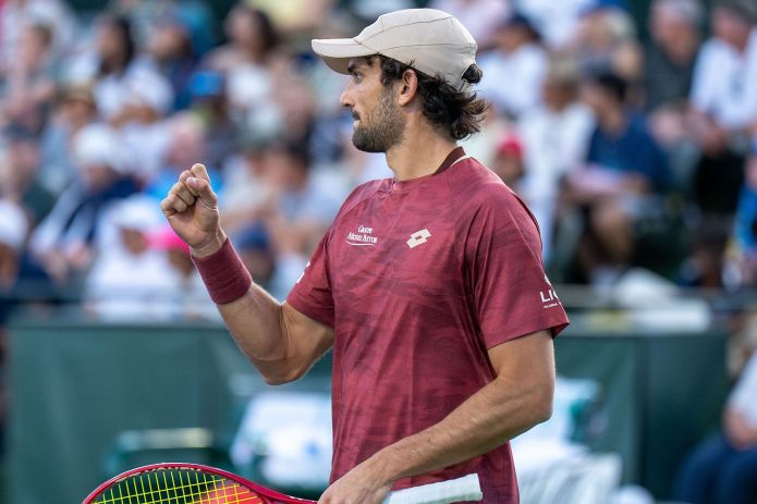 ATP Montecarlo: Vacherot soffre all’inizio, poi vince e sfida Musetti. Esce subito Tsitsipas ATP Montecarlo: Vacherot soffre all’inizio, poi vince e sfida Musetti. Esce subito Tsitsipas