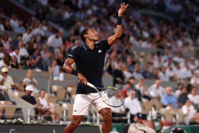 Roland Garros, Auger-Aliassime: “Devo iniziare a vincere le partite in maniera più convincente” Roland Garros, Auger-Aliassime: “Devo iniziare a vincere le partite in maniera più convincente”