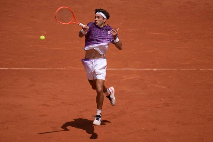 Roland Garros – Perché non è impossibile che Cobolli, mio top 5 sul “rosso”, possa battere il grande favorito Zverev Roland Garros – Perché non è impossibile che Cobolli, mio top 5 sul “rosso”, possa battere il grande favorito Zverev