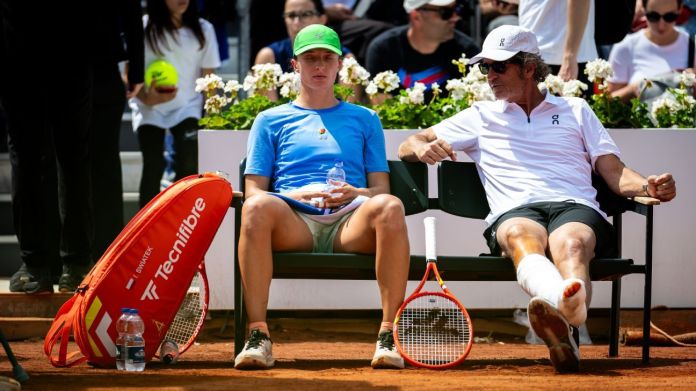 <div>Swiateks coach tears Achilles tendon in practice</div> <div>Swiatek's coach tears Achilles tendon in practice</div>