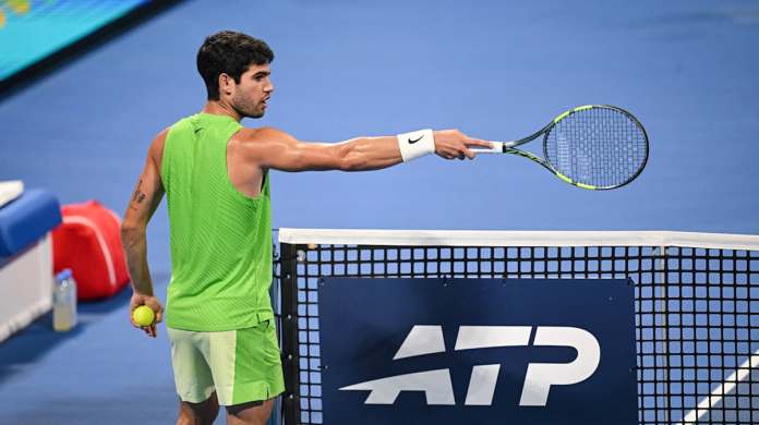 Arena in Ekstase: Alcaraz dreht Duell gegen Khachanov Arena in Ekstase: Alcaraz dreht Duell gegen Khachanov