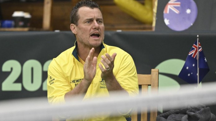 Lleyton Hewitt es sancionado por conducta ofensiva Lleyton Hewitt es sancionado por conducta ofensiva