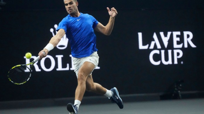 Alcaraz vuelve a perder 70 días después ante un iluminado Fritz y Europa se complica la Laver Cup Alcaraz vuelve a perder 70 días después ante un iluminado Fritz y Europa se complica la Laver Cup