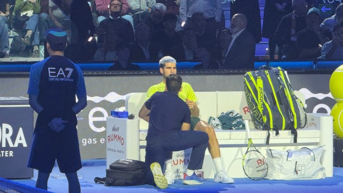 Carlos Alcaraz sufre un edema en el isquiotibial y es baja para las finales de la Copa Davis Carlos Alcaraz sufre un edema en el isquiotibial y es baja para las finales de la Copa Davis