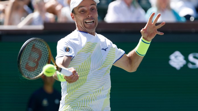 <div>Bautista pasa la criba inicial en Miami en el cara o cruz del tie break</div> <div>Bautista pasa la criba inicial en Miami en el cara o cruz del 'tie break'</div>