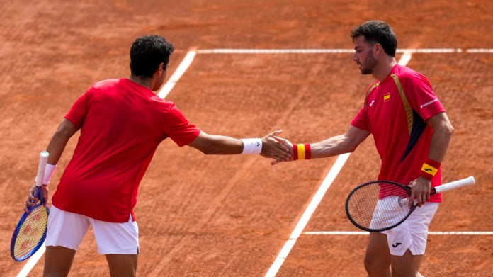 Munar y Martínez sellan el billete a Bolonia por la vía rápida Munar y Martínez sellan el billete a Bolonia por la vía rápida