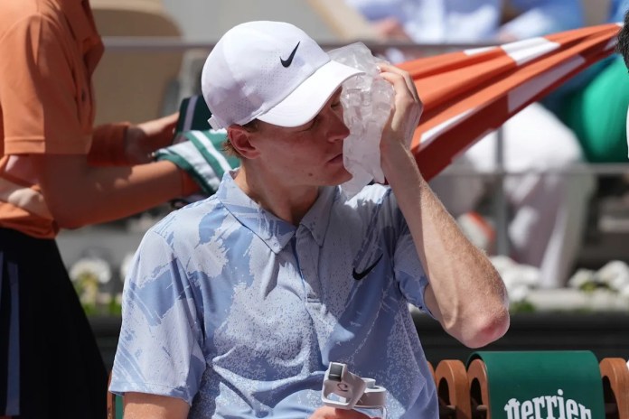 Sinner appears to be struggling with the heat in French Open second round Sinner appears to be struggling with the heat in French Open second round