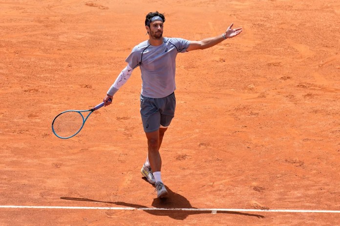 Lorenzo Musetti out of the French Open with a thigh injury Lorenzo Musetti out of the French Open with a thigh injury