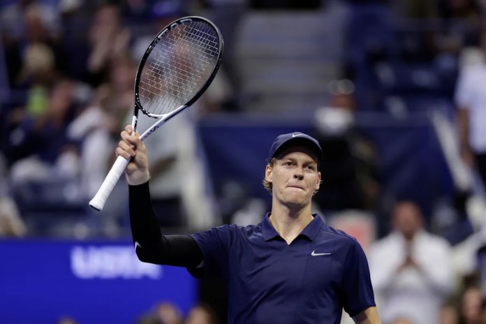 <div>Fan attempts to open Jannik Sinners bag after his fourth-round match at the US Open</div> <div>Fan attempts to open Jannik Sinner's bag after his fourth-round match at the US Open</div>