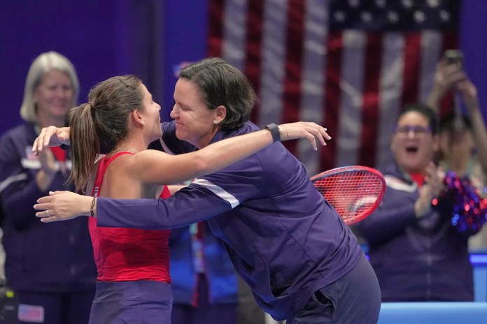 Lindsay Davenport signs on for 2 more years as US captain for the Billie Jean King Cup Lindsay Davenport signs on for 2 more years as US captain for the Billie Jean King Cup