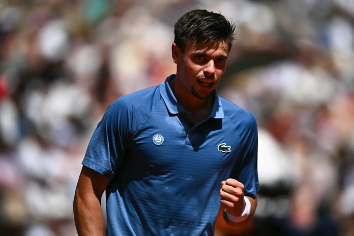 French Open umpire reluctantly grants emergency bathroom break request French Open umpire reluctantly grants emergency bathroom break request